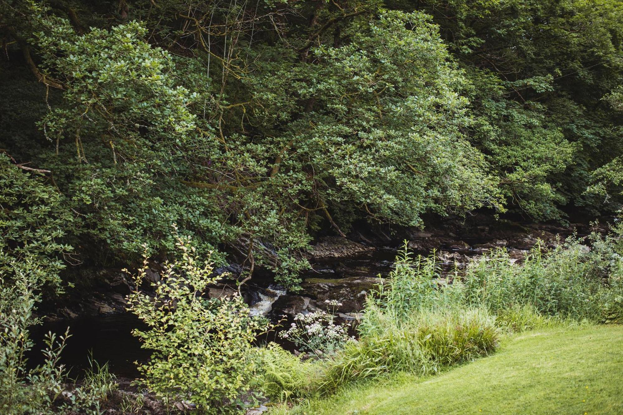 River Cottage, A Luxurious And Cosy Riverside Cottage For Two Уэлшпул Экстерьер фото